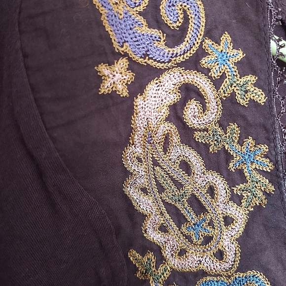 Tiny Brand Embroidered V-Neck Brown Top - Picture 7 of 7